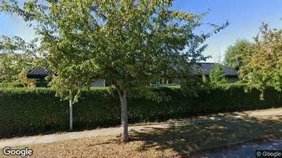 Lejligheder til salg i Karlslunde - Foto fra Google Street View Lejligheder til salg i Karlslunde - Foto fra Google Street View